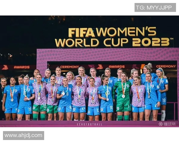 英格兰女足与日本女足激战正酣谁能在国际赛场上笑到最后