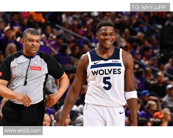 洛杉矶快艇与金州勇士激战正酣谁能在NBA赛场上笑到最后